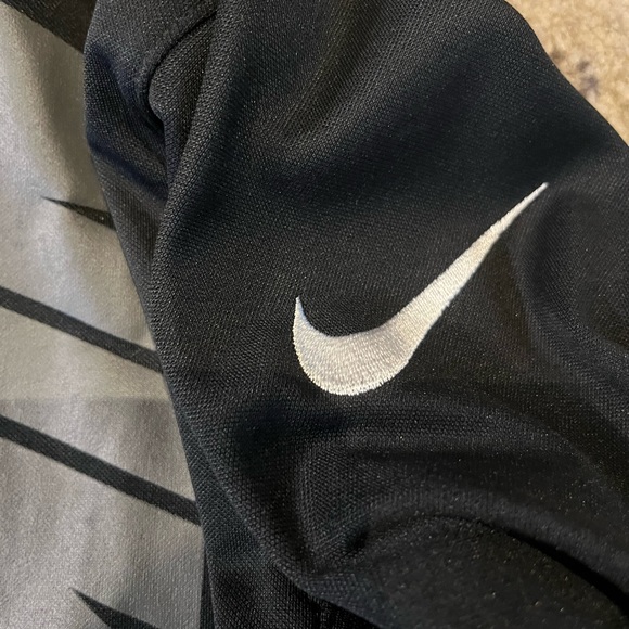 Nike Dri-fit zip front hoodie - Picture 3 of 4